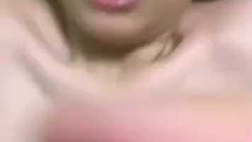 Kobel Memek Ayang Dua Jari Crot di Toket