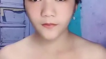 Kak Amel Host Manis Remas Toket