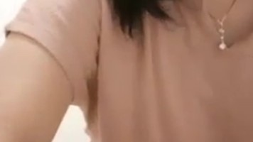 Citra Dewi Omek Di Toilet Diangkat Kakinya