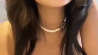 Ceweknya Jago Merayu Saat Video Call Auto Sange Liat