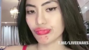 Ebot Goyang Binal Striptis Uting Coklat Nongol Host Cakep